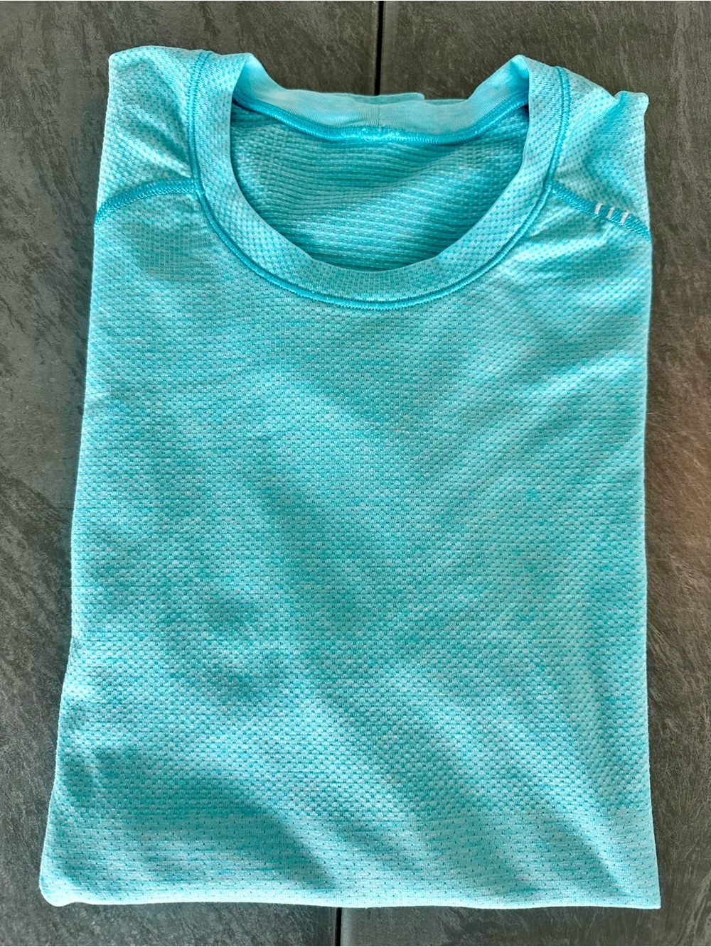 lululemon athletica Men’s Aqua Metal Vent Performance Short Sleeve Tee